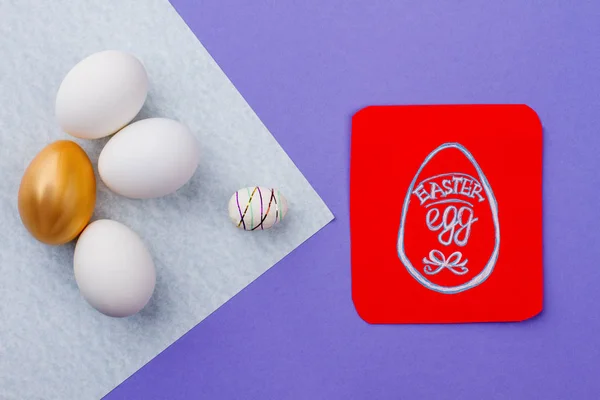 Σύνθεση Πασχαλινά αυγά με κάρτα. — Φωτογραφία Αρχείου