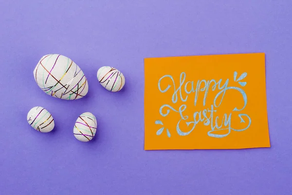 Cartão de Páscoa feliz e ovos decorativos . — Fotografia de Stock