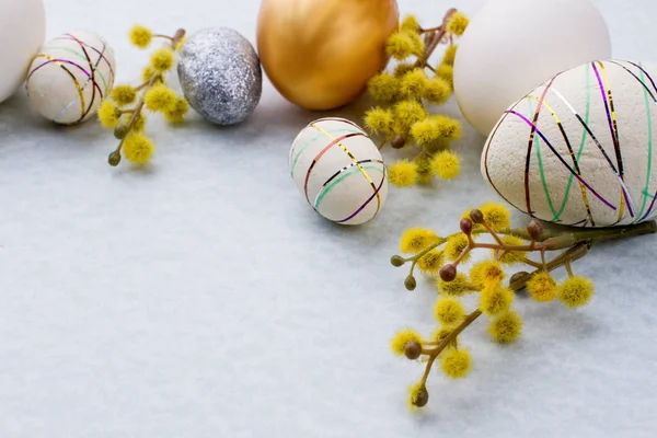 Påskens bakgrunn med fitteselje og egg . – stockfoto