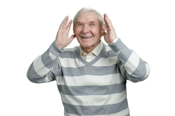Hände hoch, freundlich lächelnder älterer Mann. — Stockfoto
