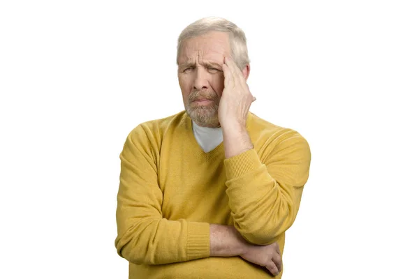 Alter Senior-Opa mit Kopfschmerzen. — Stockfoto