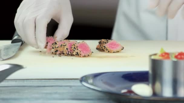 Roasted tuna with sesame seeds. — Stock Video