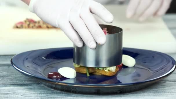 Preparación de ensalada Nicoise . — Vídeos de Stock