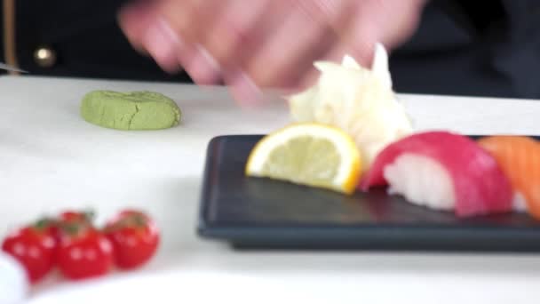 Sushi, wasabi e gengibre . — Vídeo de Stock