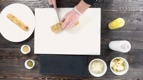 Sushi en la tabla de cortar . — Vídeos de Stock