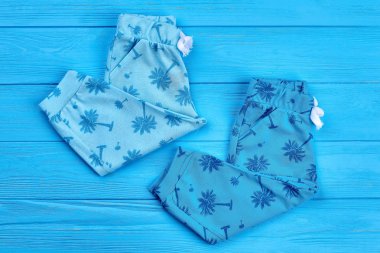 Sevimli bebek bebek yaz pantolon.