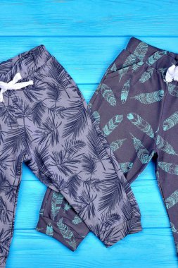 Sonbahar veya ilkbahar pamuk pantolon çocuklar için.