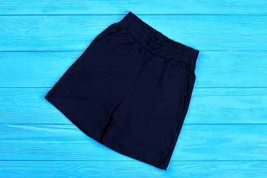 Erkek bebek için koyu mavi pamuk şort.