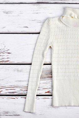 Beyaz çocuklar için sıcak kazak örme.