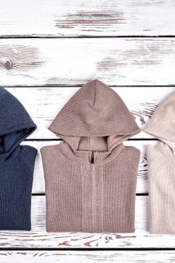 Örgü kapşonlu pullovers Satılık.