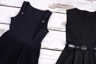 Klasik okul siyah kızlar için elbise.