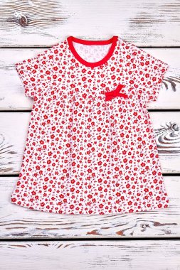 İnfat bebek beyaz desenli sundress.