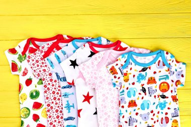 Yumuşak bodysuits yeni koleksiyon bebekler için.