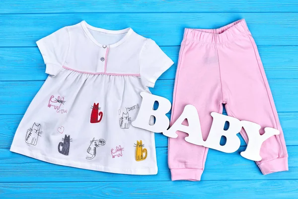 Baby-Mädchen Sommer Mode Hintergrund. — Stockfoto