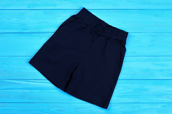 Pantalones cortos de algodón azul oscuro para bebé-niño . — Foto de Stock