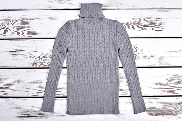 Sweter sweter z golfem szary. — Zdjęcie stockowe