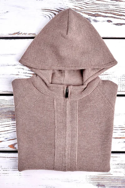 Nuovo bellissimo cardigan lavorato a maglia con cappuccio . — Foto Stock