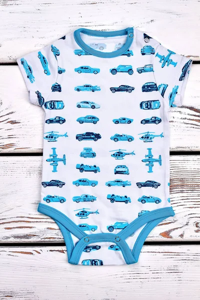 Baby boy traje de cuerpo blanco y azul . — Foto de Stock