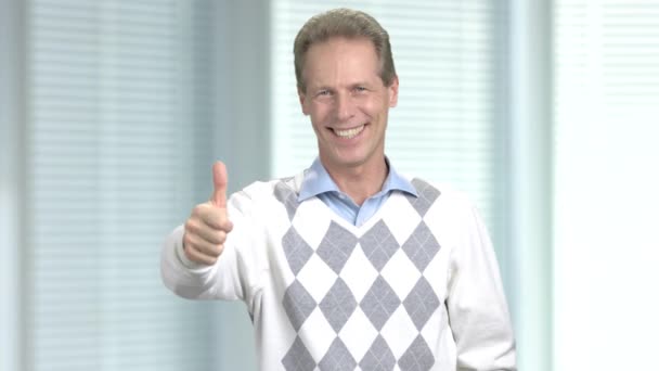 mature vs man thumbs I fucked your mom