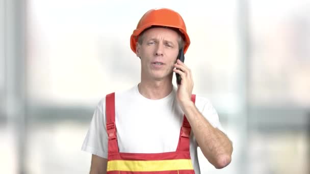 Confident foreman talking on phone. — Stock Video