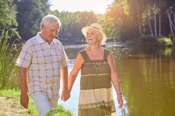 Senior Mann und Frau. — Stockfoto