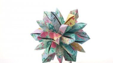 Güzel origami desenli çiçek.
