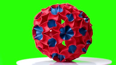 Yeşil ekran renkli origami topa.