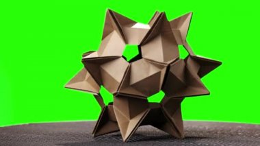 Dikenli origami model yeşil ekran üzerinde.