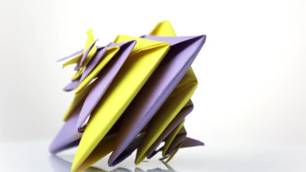 Barevné origami hraček. — Stock video