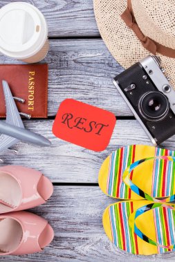 Yaz dinlenme tatili düz yatıyordu.