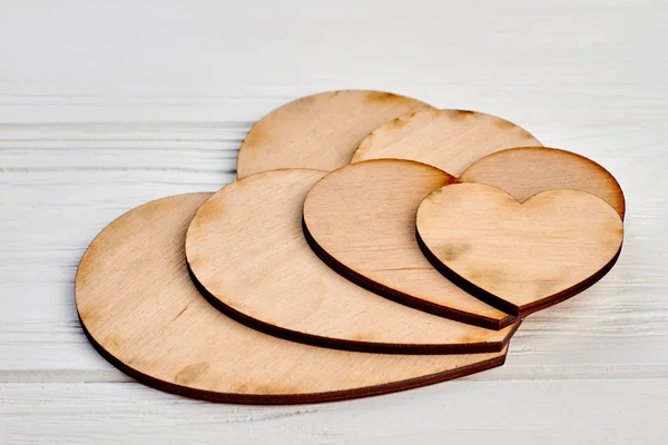 Corazones de madera para artesanías . — Foto de Stock