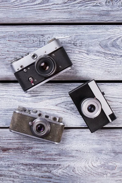 Три старовинні фотокамери . — стокове фото