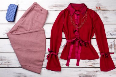 Vitrin kadınlar şık giysiler.