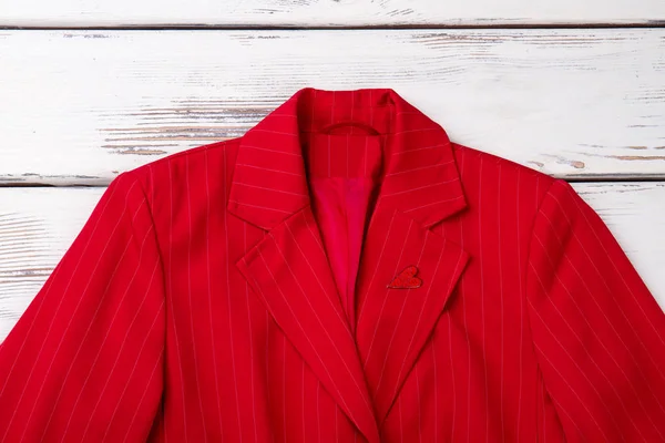 Красный пиджак для женщин . — стоковое фото
