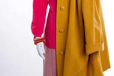 Kadın ceket, bluz ve bilezik kadar yakın.