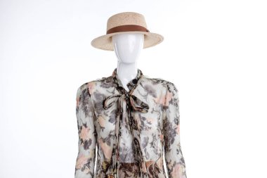 Şık şapka ve kadınlar için bluz.