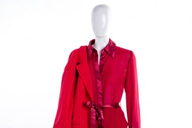Kırmızı zarif bluz ve blazer.
