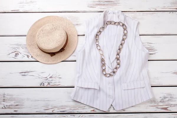 Chaleco elegante para damas y sombrero . — Foto de Stock