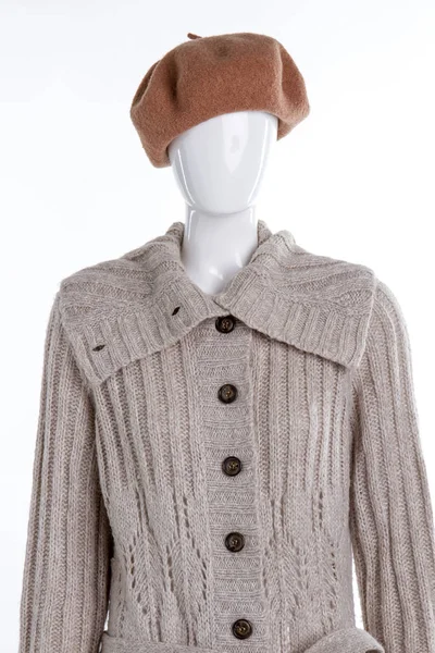 Коричневый берет и серый вязаный свитер . — стоковое фото