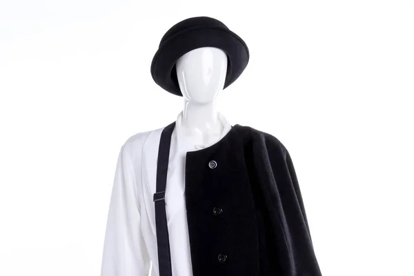 Черный головной убор и пальто на женском манекене . — стоковое фото