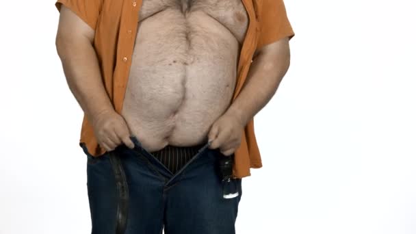 fat guy in tight jeans