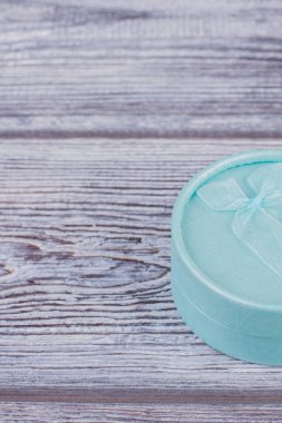 Kopya alanı olan kağıt tüp hediye kutusu.