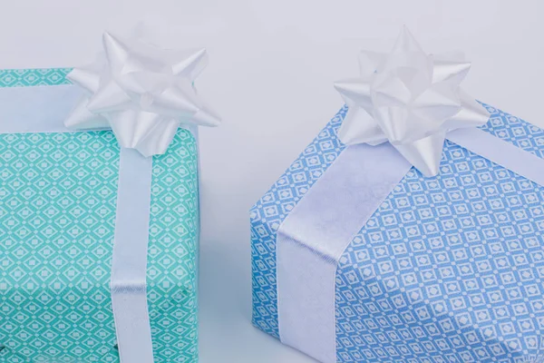 Τυρκουάζ και μπλε κουτιά δώρου. — Φωτογραφία Αρχείου