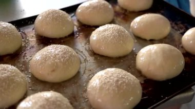 Fırında Fransız çöreği hazırlığı..