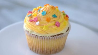 Turuncu krem peynirli kek..