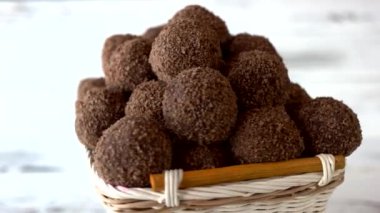 Kırıntıları ile küçük tatlılar.