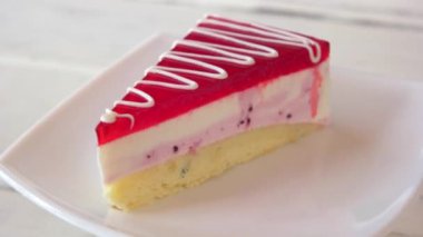 Tabakta leziz kremalı peynirli kek..