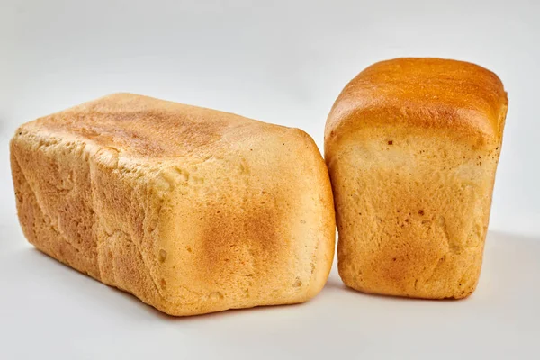 İki somun taze beyaz ekmek.. — Stok fotoğraf