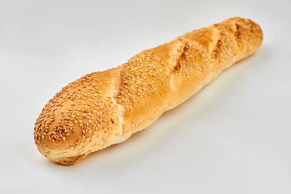 Baguette française isolée sur fond blanc . — Photo