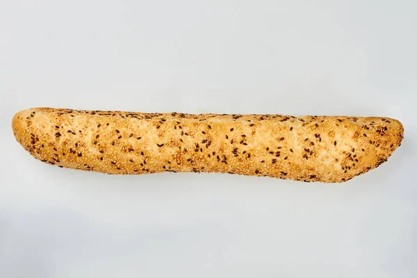 Fransk baguette med lin och sesamfrön. — Stockfoto